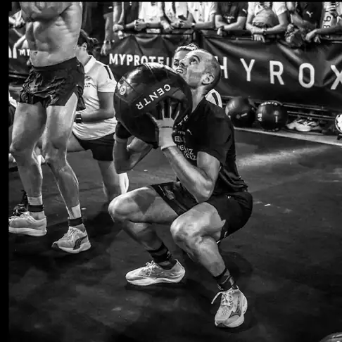 ایستگاه Wall Balls در مسابقه HYROX؛ عکس رسمی HYROX